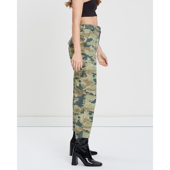 NWT FREE PEOPLE Cargo Cropped Green Camo Pants - Picture 7 of 13